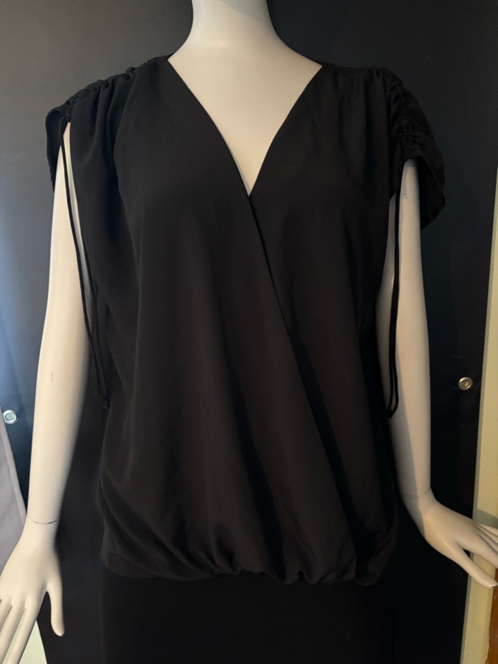 H by Halston Black V-Neck Short Sleeve Blouse